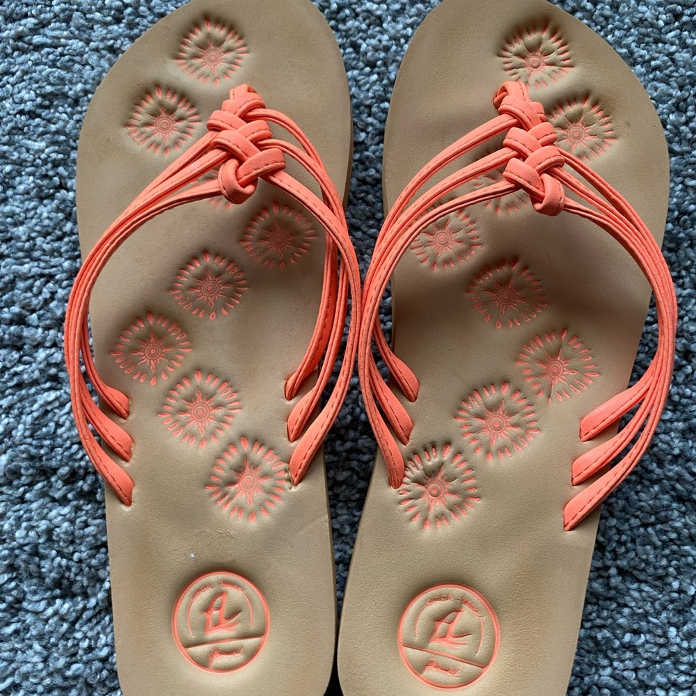 🩴 Beach Flip Flops 🏖 - Picture 2 of 4